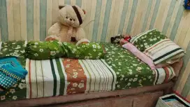 Tempat Tidur Sorong