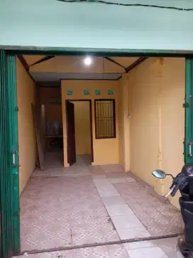 Disewakan Rumah/Toko lokasi setrategis untuk dagang