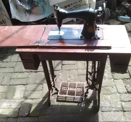 Mesin Jahit Standard msh standar asli thn 1980.