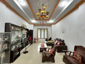 Ruko di jalan besar aksara
