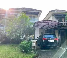 Di jual rumah mewah KT 3+1 di legenda wisata