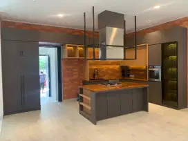 Custom Kitchen Set & Lemari
