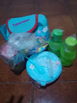 Tempat Makan Tupperware Set