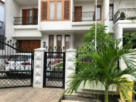 Dijual Rumah Dengan Kolam Renang Bukit Permai Cibubur