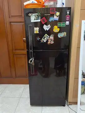 Kulkas 2 Pintu warna hitam