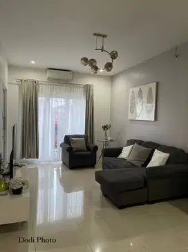 Dijual Rumah 4 Lantai Bergaya Modern Siap Huni di Pondok Kelapa