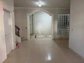Dijual/Disewakan Rumah 2 Lantai Lokasi Strategis di Nusa Loka, BSD