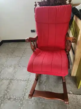 Kursi goyang kayu