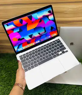 Macbook Pro 2020 13” Touchbar Chip Apple M1 RAM8/256GB DENT HALUS D-DC