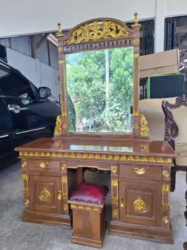 Meja rias tualet mix emas