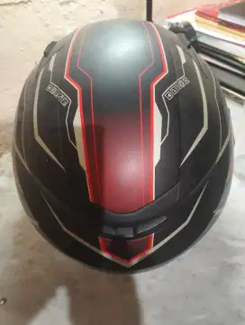 Helm Zeus 611 kondisi jarang dipakai dari baru, bisa cek barang