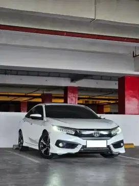 [26rb KM] Civic Turbo ES Sedan 2018