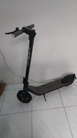 Dijual cepat skuter listrik/scooter listrik Inmotion C1 Air