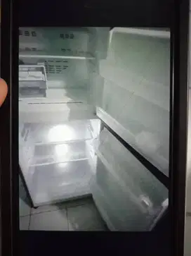 Dijual kulkas polytron