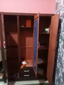 Lemari pakaian 3 pintu