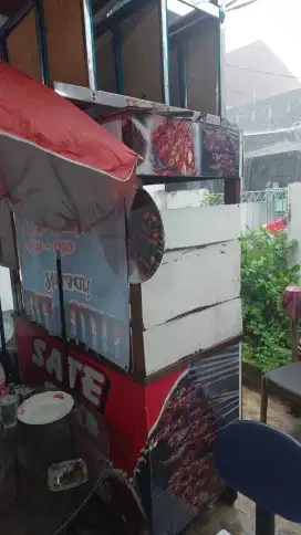 Gerobak jati bekas jualan sate