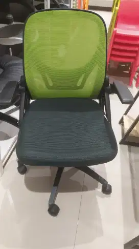 Kursi kantor stoknya terbatas