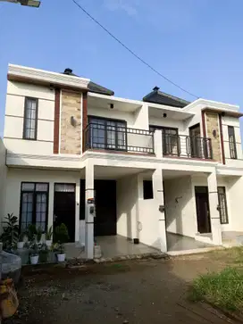 Di jual rumah esain modern di perbatasan Cibubur Jakarta Timur - DP 0