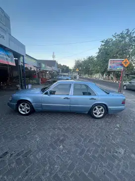 Mercedes-Benz E300 1986 Bensin