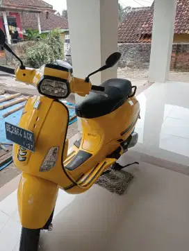 Di jual motor vespa iget s125