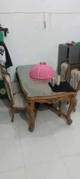 Meja makan kayu jati ukir