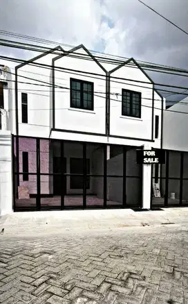 Rumah 2 lantai dijual siap huni lokasi di karang empat tambaksari
