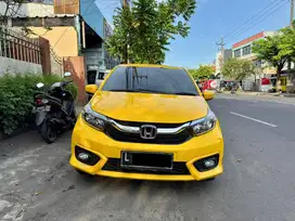 All new Honda Brio E manual low kilometer 2022 kuning tgn 1 daribaru L