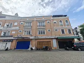 Ruko Rodeo Paramount Gading Serpong hadap Jalan