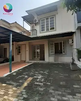 Disewakan rumah 2 lantai rapi siap huni di kota wisata