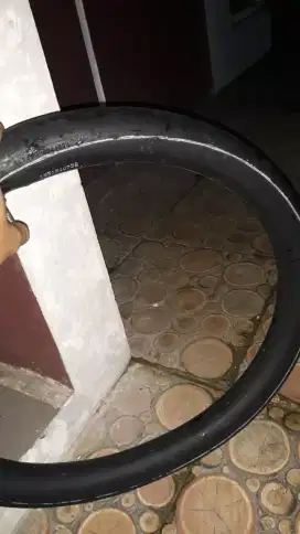 Ban dalam roda belakang untuk motor bebek merek swallow