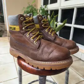 Second sepatu boot caterpillar size 40
