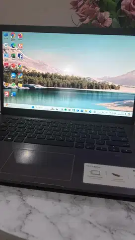 Jual laptop asus dengan charger nya aja tanpa tas