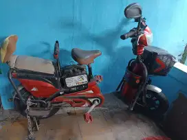 Sepeda listrik selis model pertama