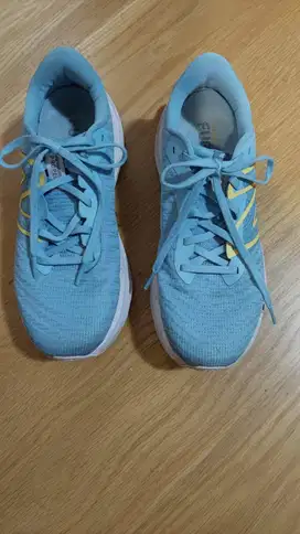New Balance FuelCell Propel v4 Light Blue/White Sepatu Running Wanita