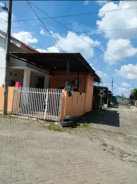 DIJUAL RUMAH KOMPLEK DI GAPERTA UJUNG POSISI HOOK(BISA PARKIR 4 MOBIL)
