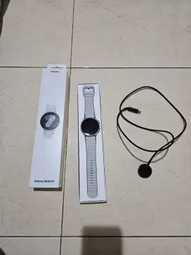 Samsung Galaxy Watch 7 -44 mm silver like new