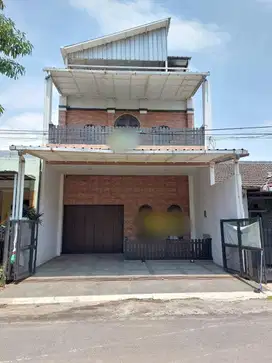 Rumah 3 Lantai Di Riung Bandung Cocok Untuk Cafe kantor Rumah Tinggal