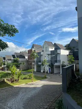 Dijual rumah kos sultan depan kampus kedokteran malang