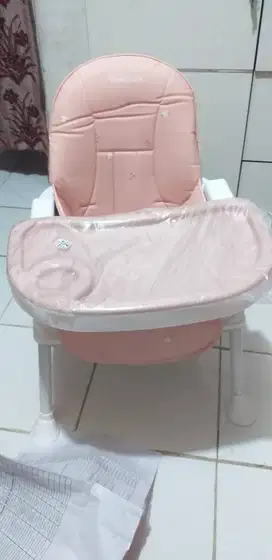 Kursi makan merk SugarBaby