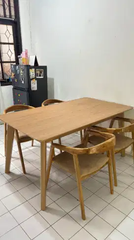 Meja Makan Set dengan 4 kursi