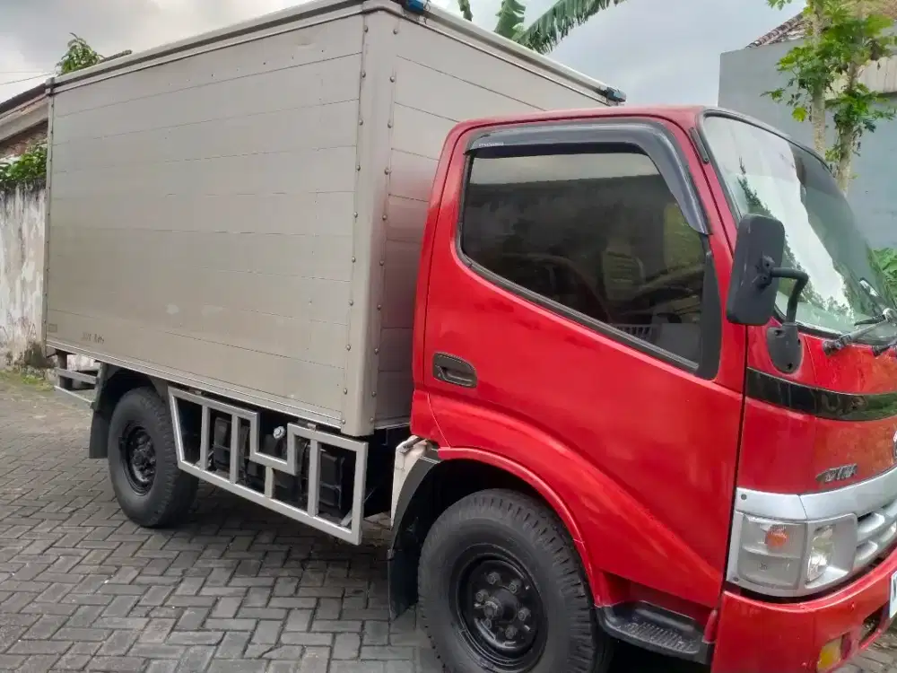 Toyota Dyna Saurus Box 115 ET PS