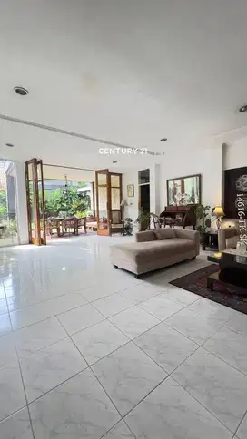 Dijual Rumah Dengan Tanah Luas Bisa Utk Usaha KOST Di Area Tebet