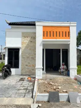 RUMAH MODERN BERNUANSA BALI JALAN GATSU