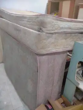 Dijual tempat tidur 1 set ada 3 bagian