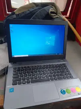Laptop asus kondisi nyala.