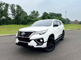 Dijual Cepat !!! Toyota Fortuner VRZ TRD DSL 2.4 AT Matic 2020 KS