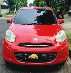 Dijual cepat Nissan March tahun 2012