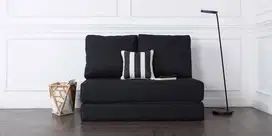 Sofabed hitam free 2 bantal besar. 90% seperti baru
