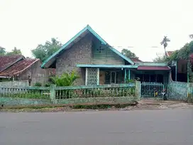 Rumah  Jalan Raya pengalengan hitung tanah saja kolam ada ikan