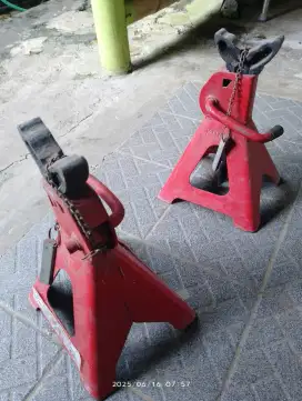 Jack Stand Mobil kondisi seperti baru
